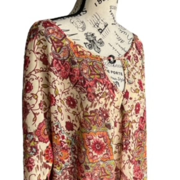 A Line Woman - Picture 3 of 4